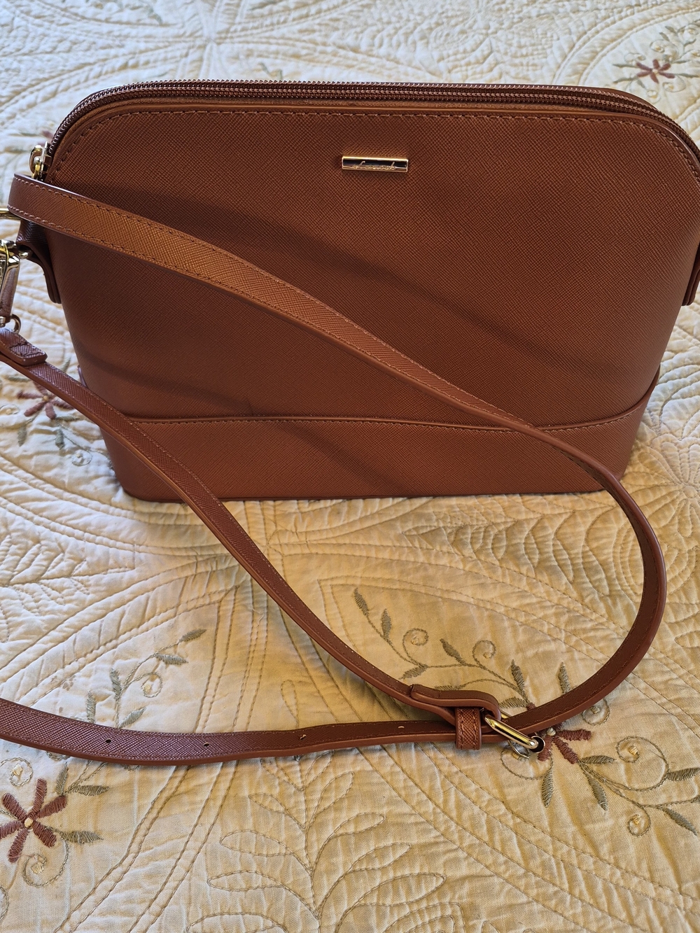 Lovevook Sleek Cognac Crossbody Bag with Adjustable Strap